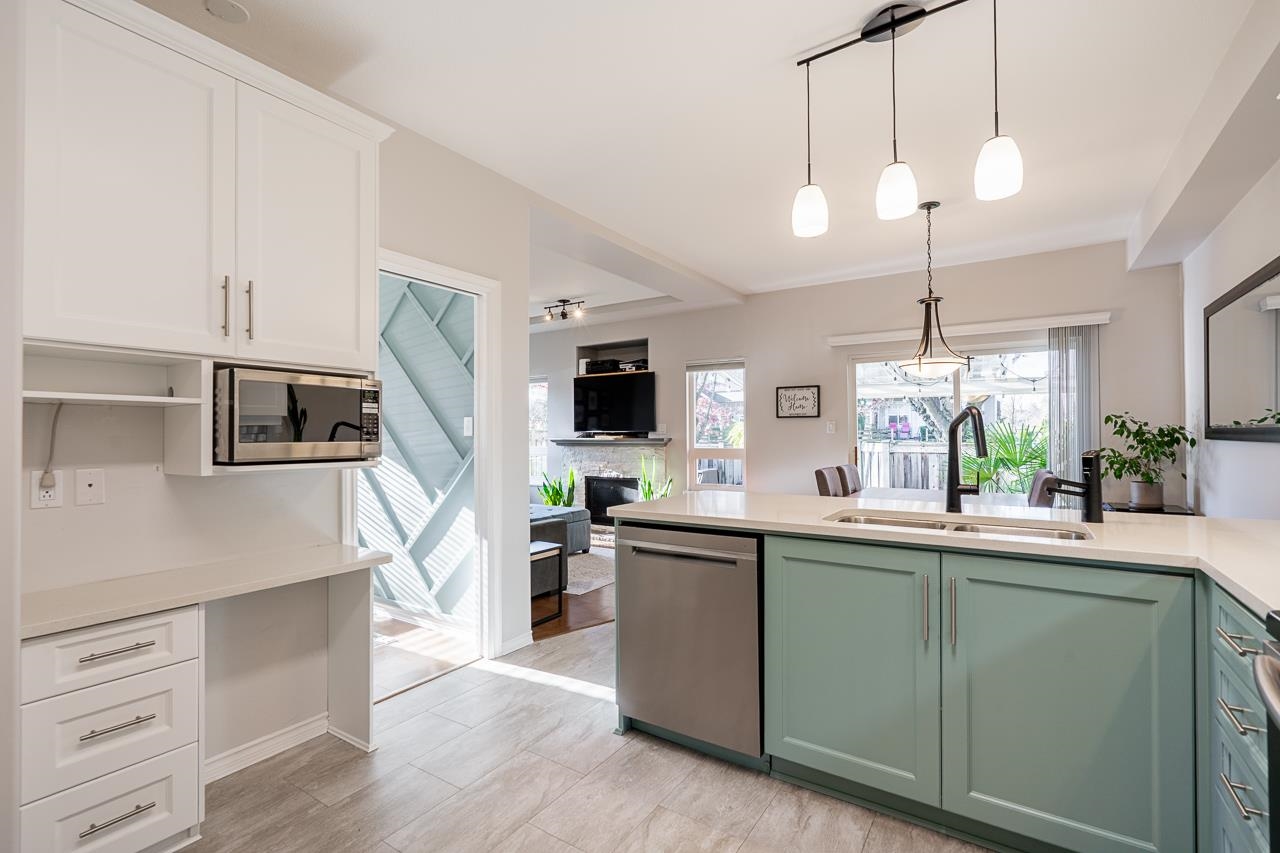 998 Riverside Drive 9