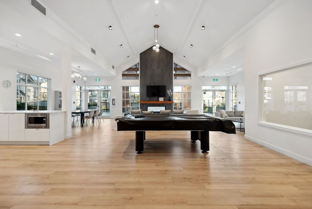 listing image 1102104162744859061