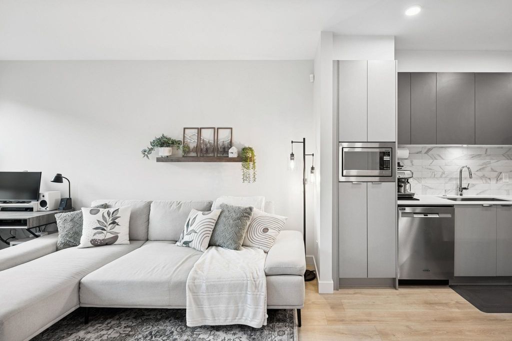 listing image 1104829478847059662