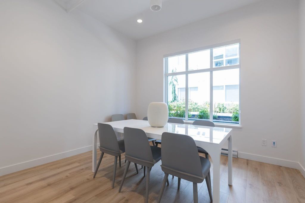 listing image 1101800181077282353