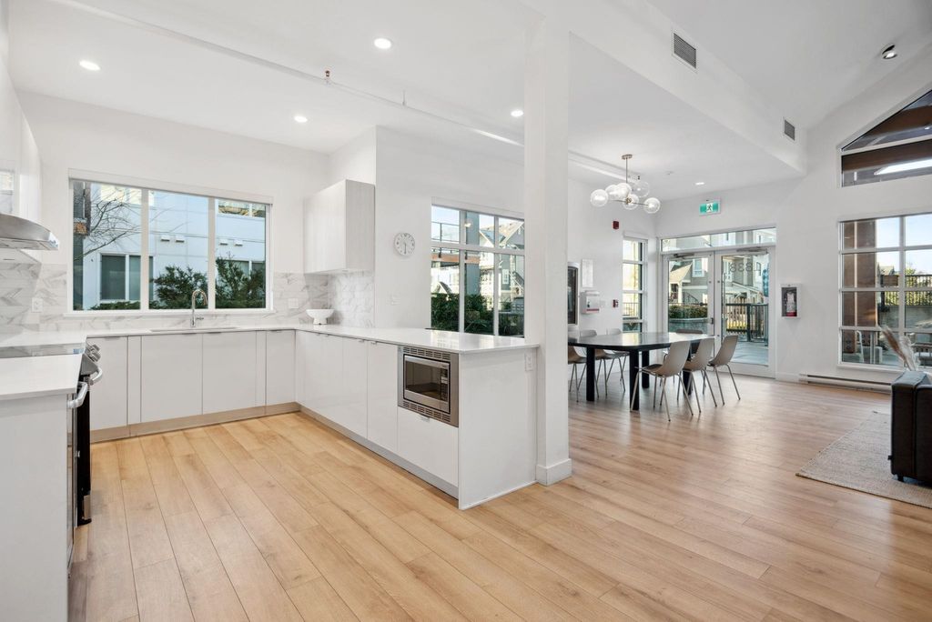 listing image 1106578104592368921