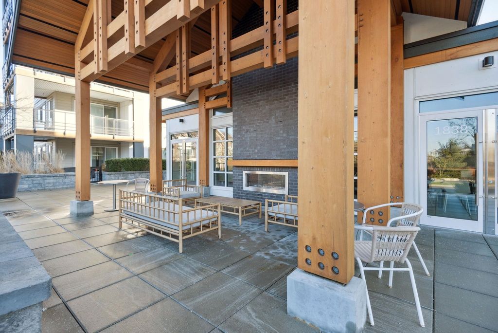 listing image 1106108997213120417