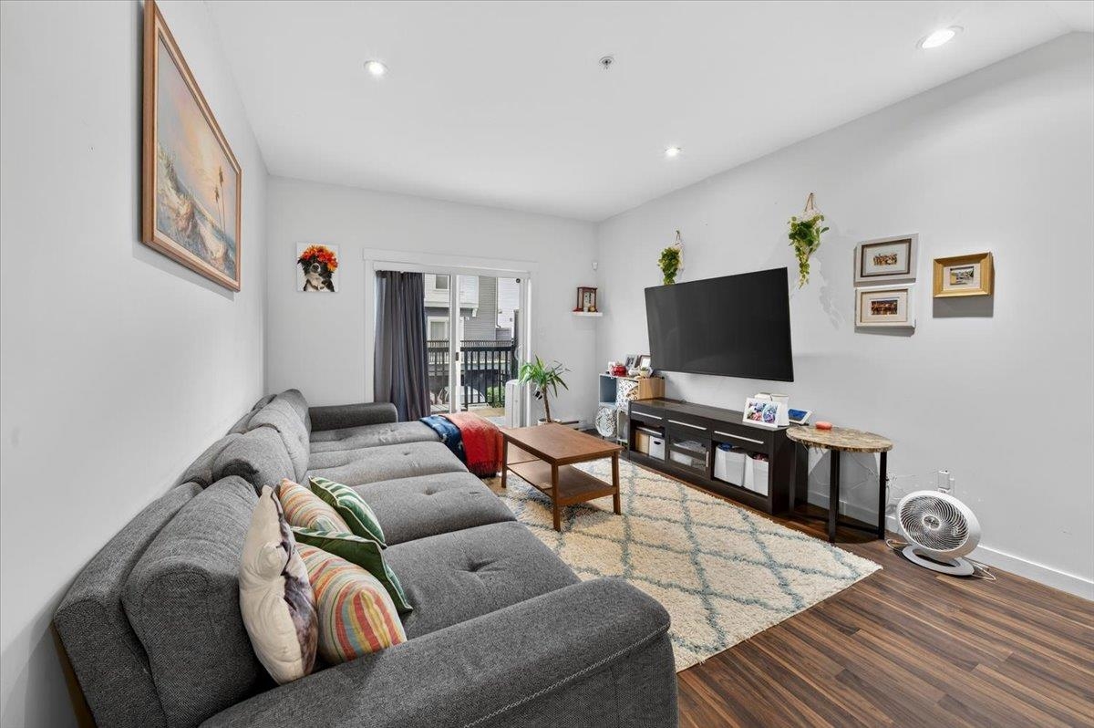 3010 Riverbend Drive 39