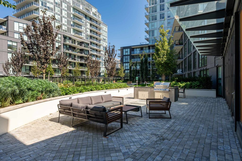listing image 1109195533823613419