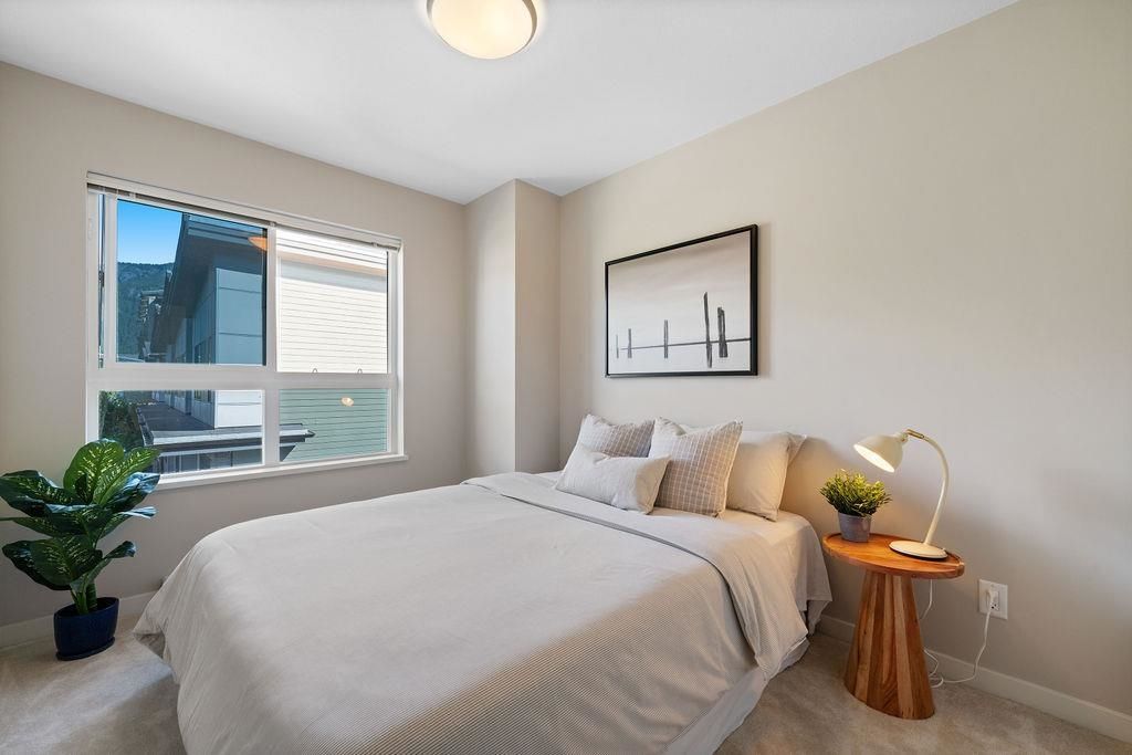 listing image 1100329879660344103