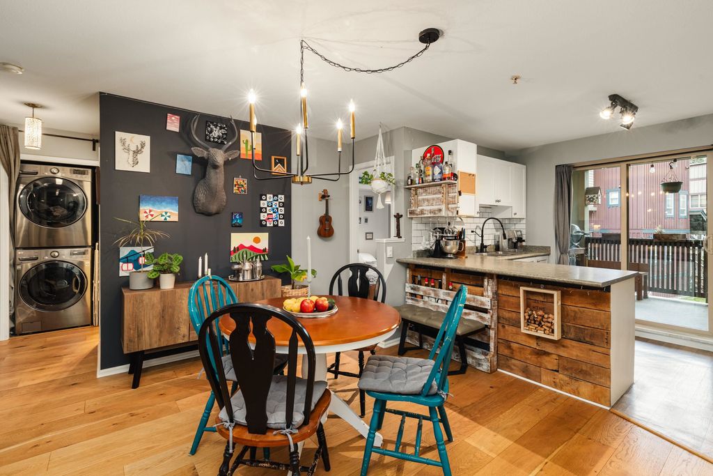 listing image 1103555928854232704