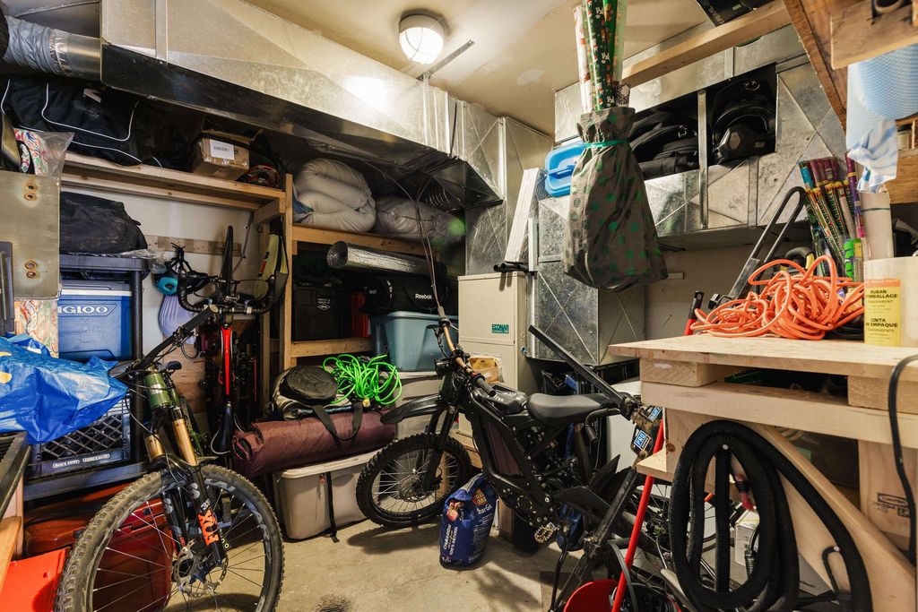 listing image 1106888410433272137