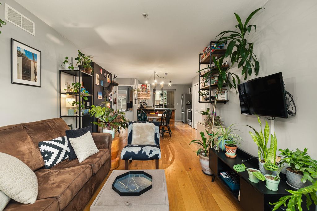 listing image 1104430428810787345