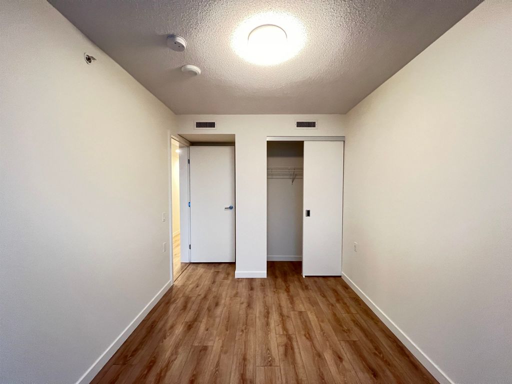 listing image 1104216119439237752