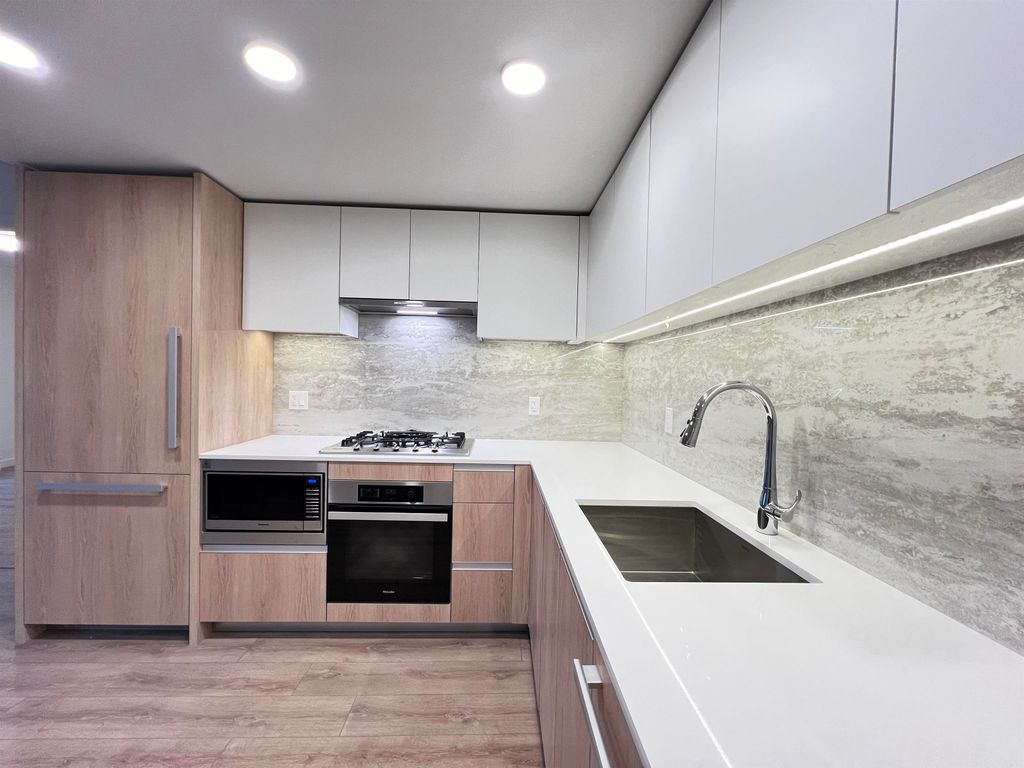 listing image 1106002660373320506