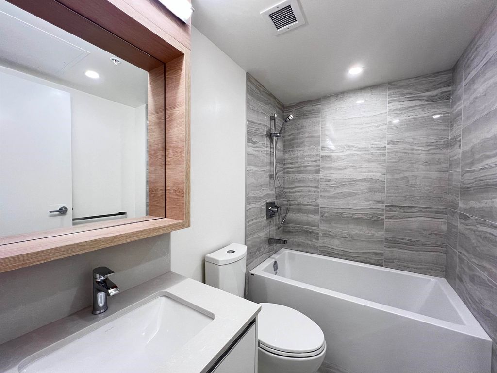 listing image 1104805323838190435