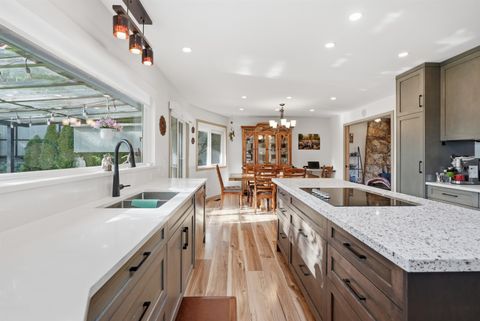 526 Yale Road Port Moody BC V3H 3K3