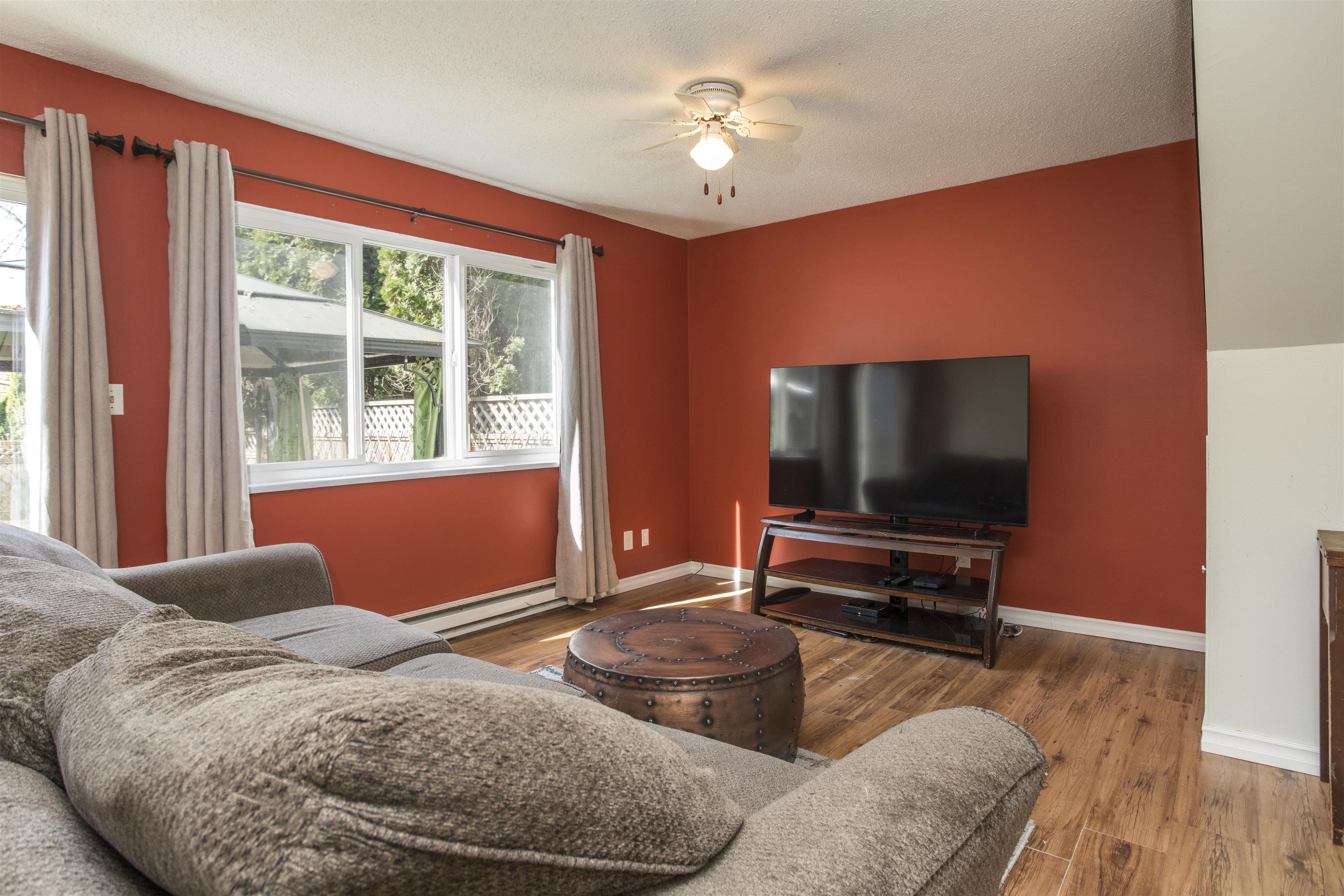 12101 Schmidt Crescent 1
