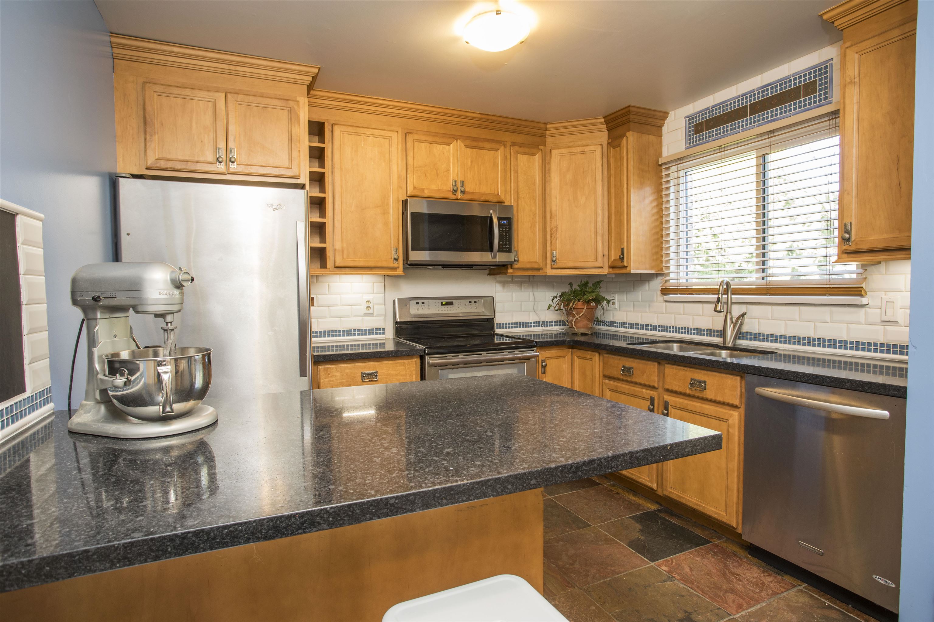 12101 Schmidt Crescent 1