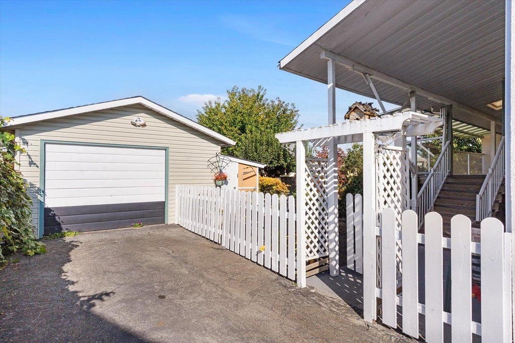 Photo of 46705 Emerald Drive, Chilliwack, BC V2P 3V4 (MLS # R3173554)