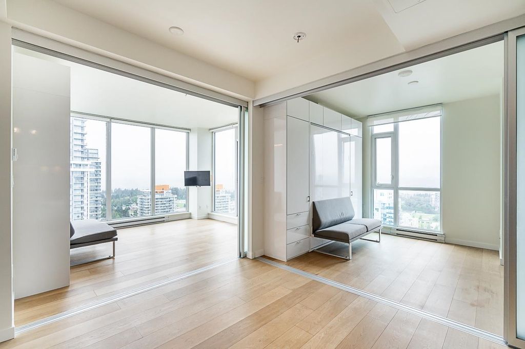 listing image 1104275087751397919
