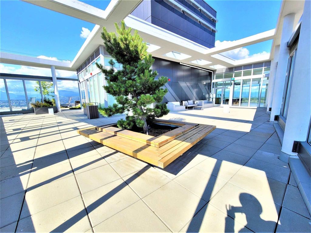 listing image 1102614397275435770
