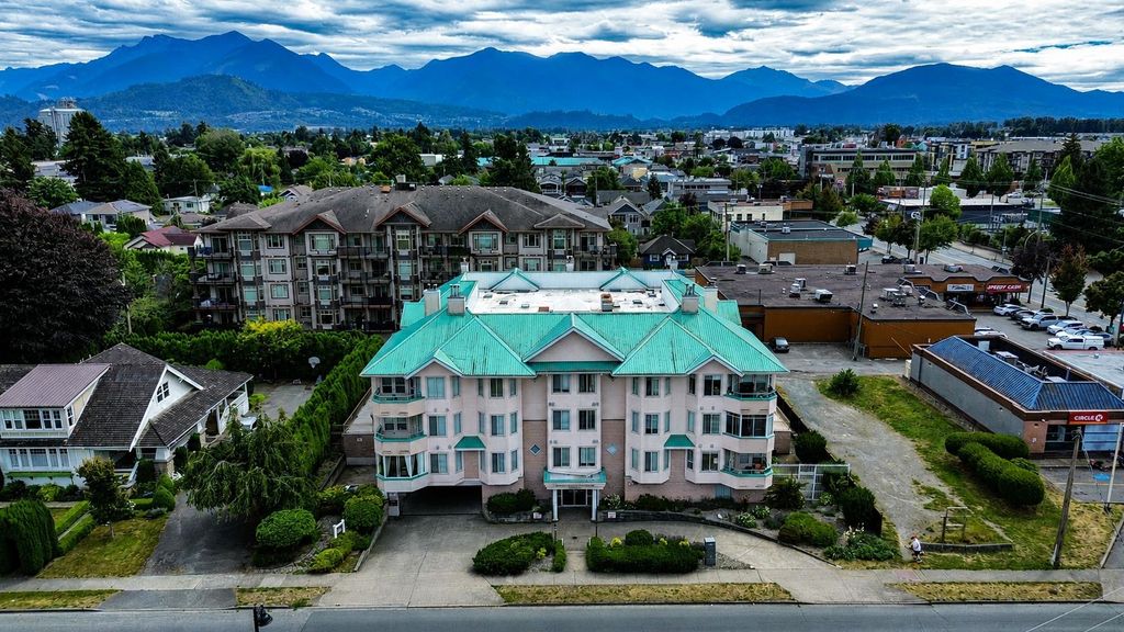 Photo of 46000 First Avenue #204, Chilliwack, BC V2P 1W1 (MLS # R3144661)