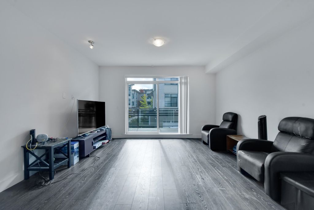 listing image 1107957121592984382