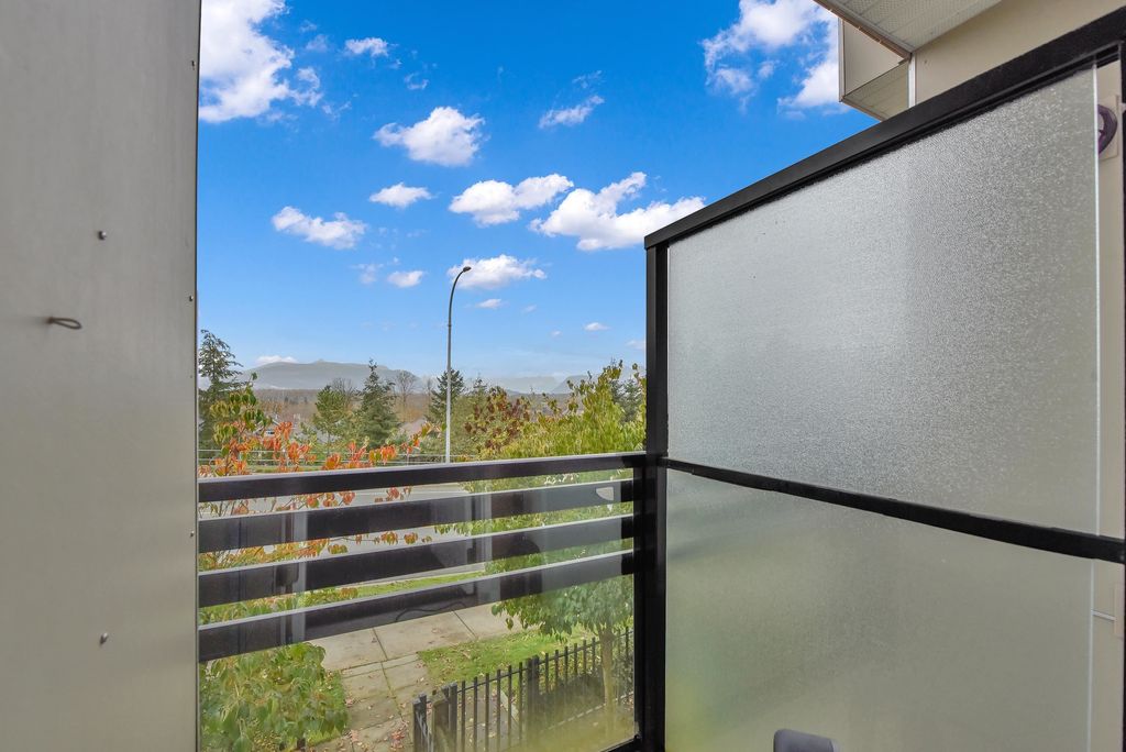 listing image 1101468050804651345