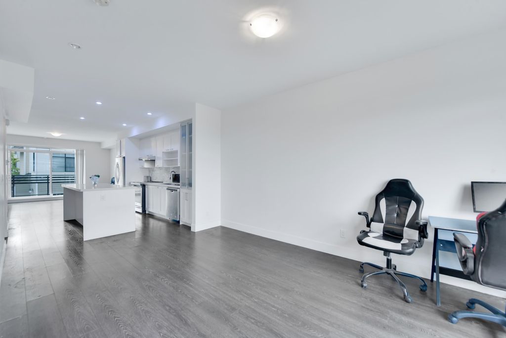 listing image 1102685835923375570