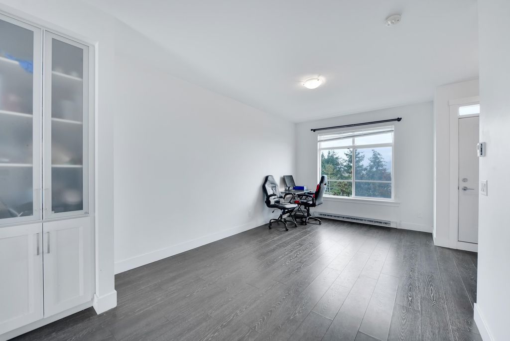 listing image 1104439070367188023