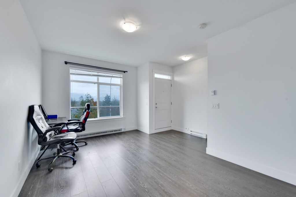 listing image 1109177417264989429