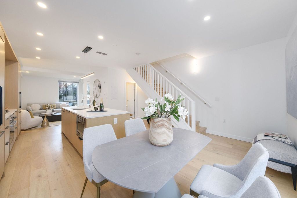 listing image 1103663661701631307