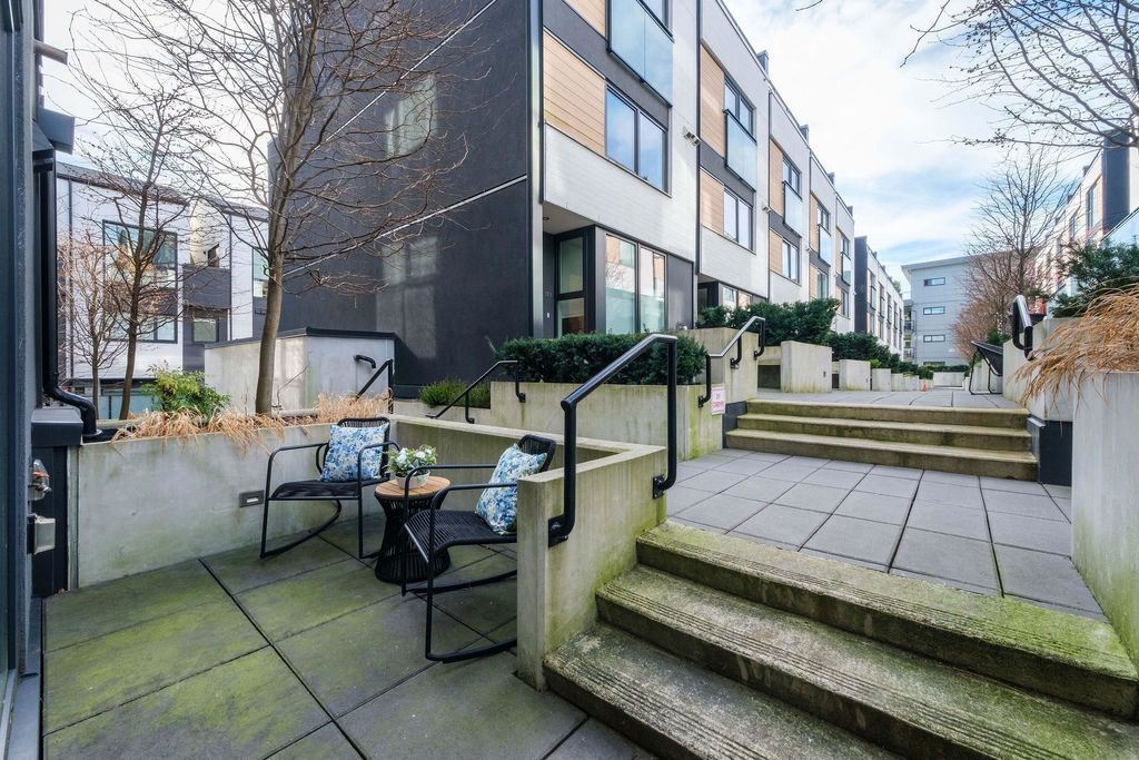 listing image 1107016489931460529