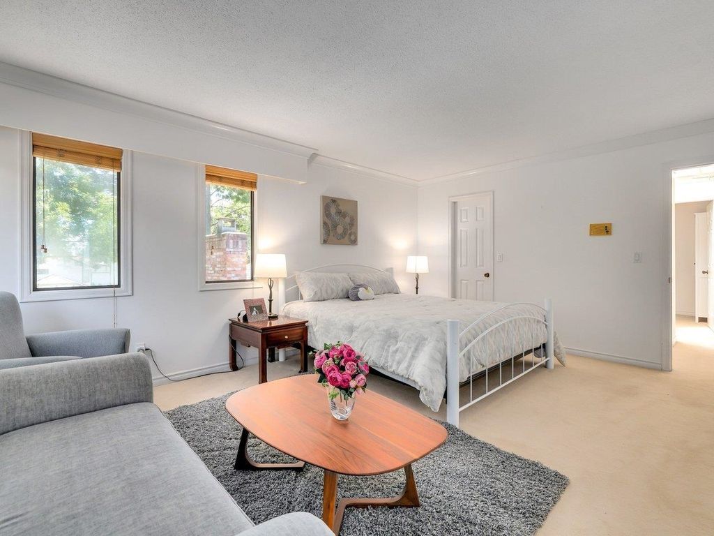 listing image 1106600687801877953