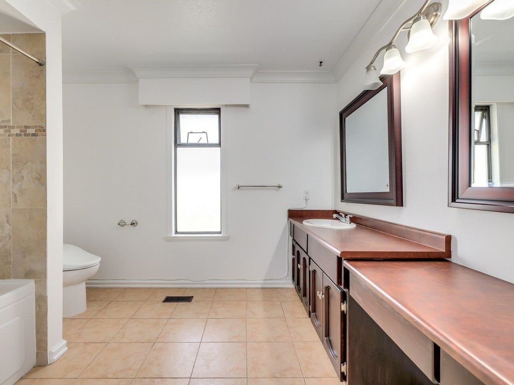 listing image 1101636021177190975