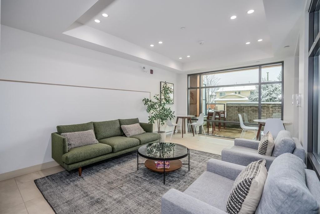 listing image 1107016321048847696
