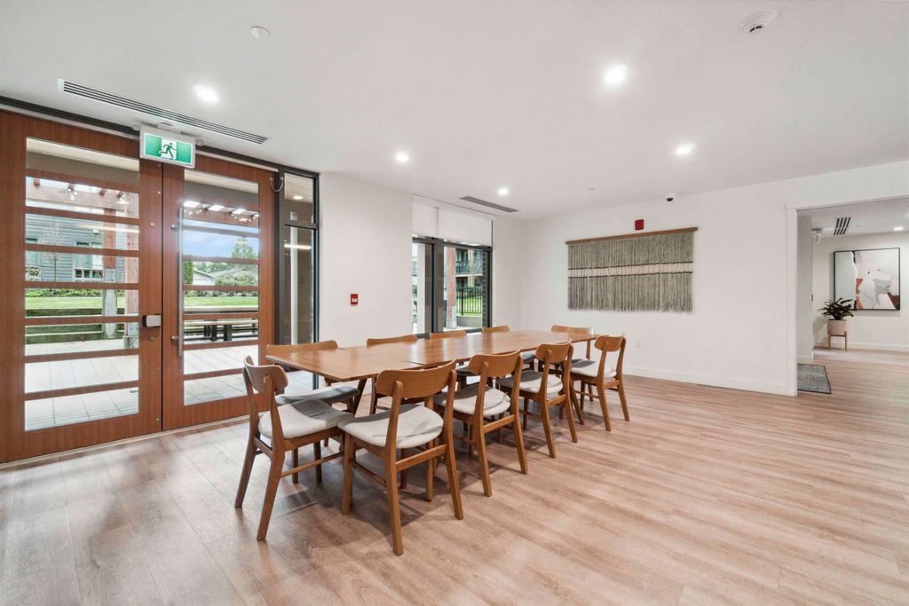 listing image 1101985626616036804