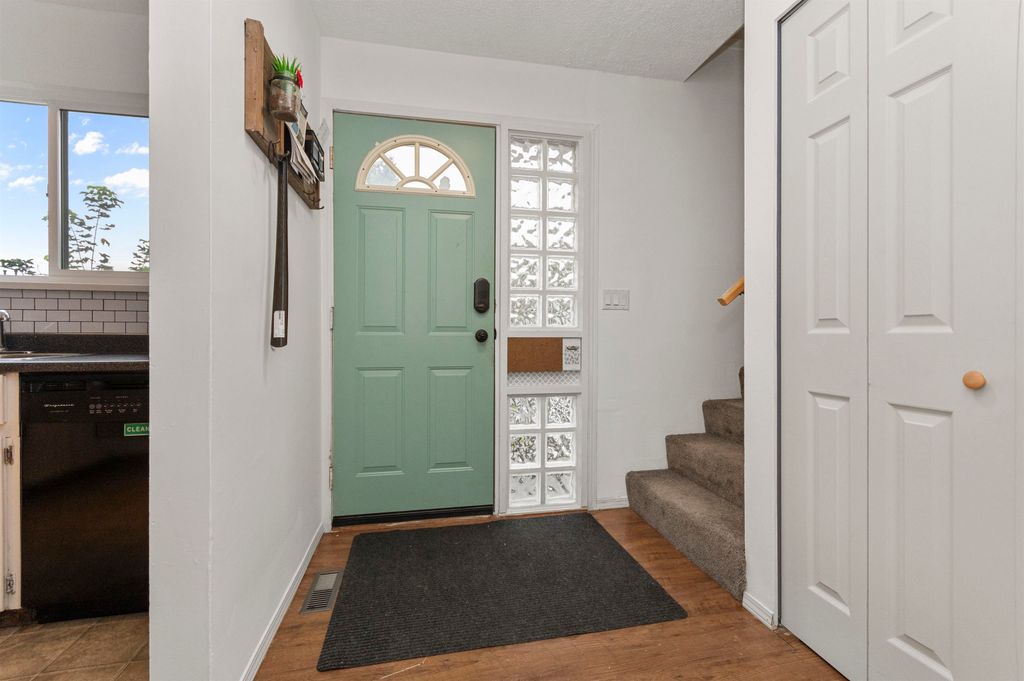 listing image 1100971798598301386