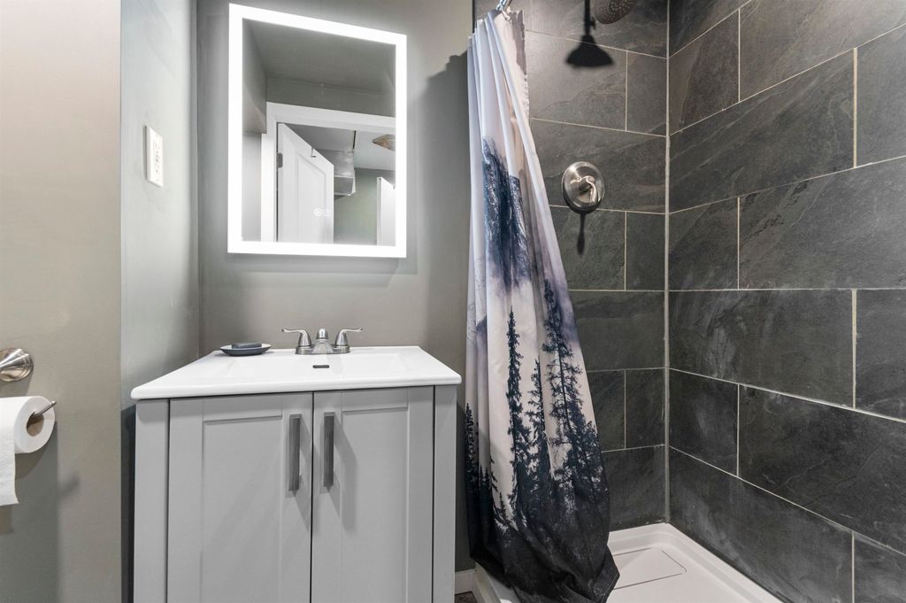 listing image 1102038252138272982