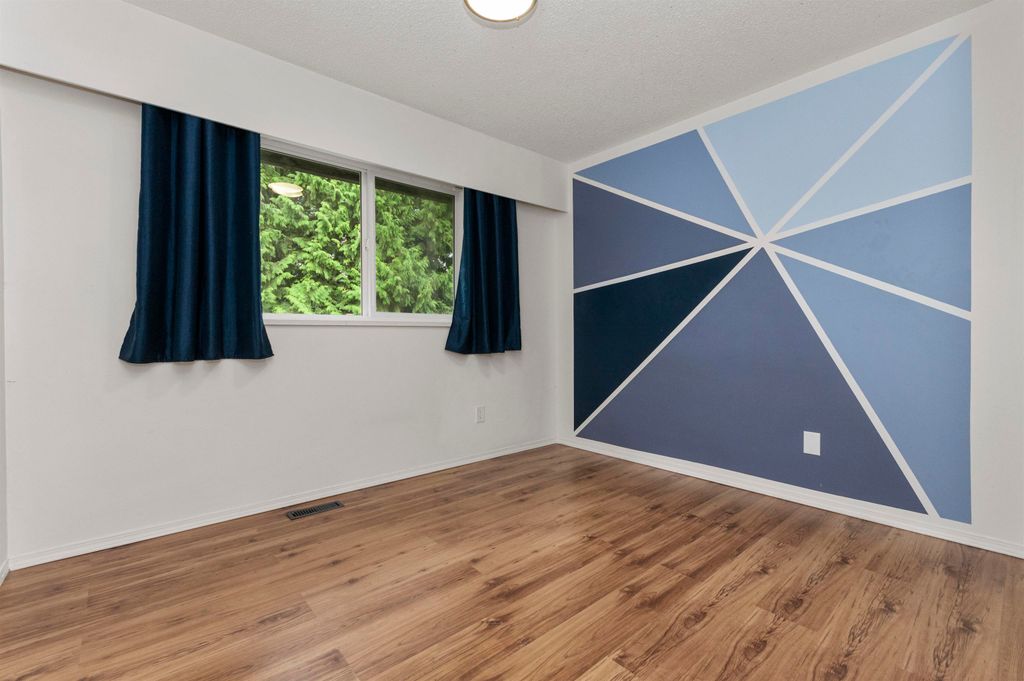 listing image 1109357723553240935