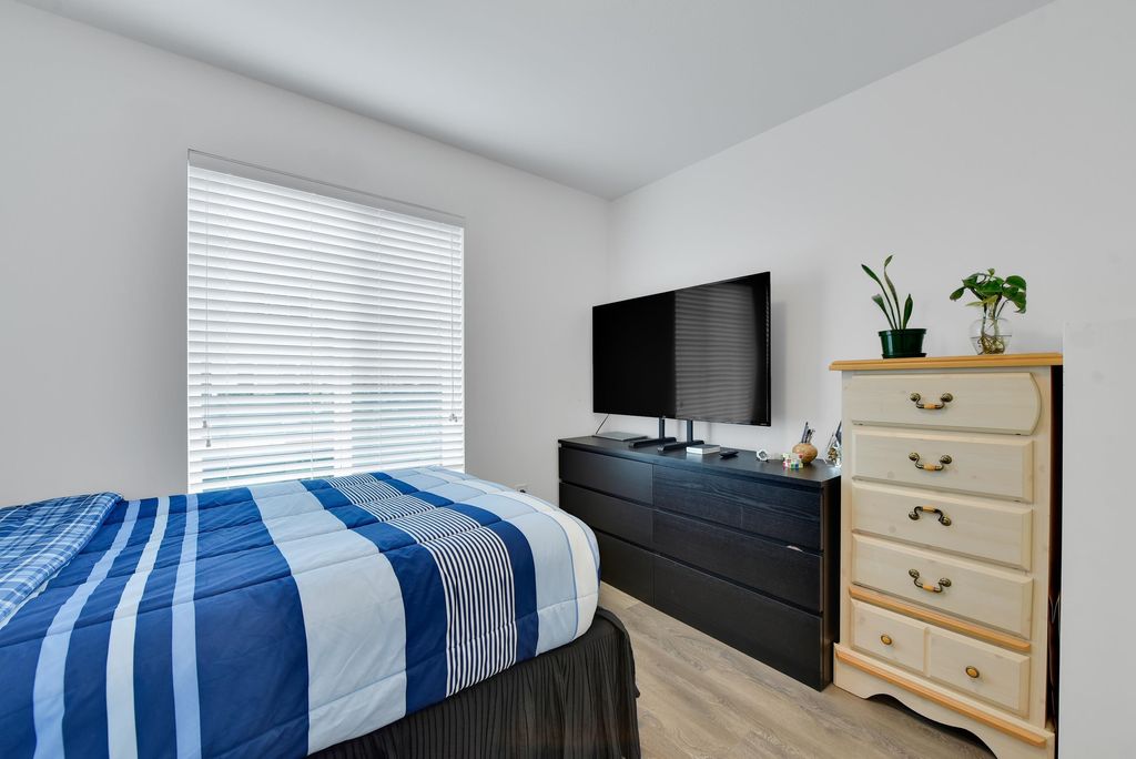 listing image 1103778090592090092