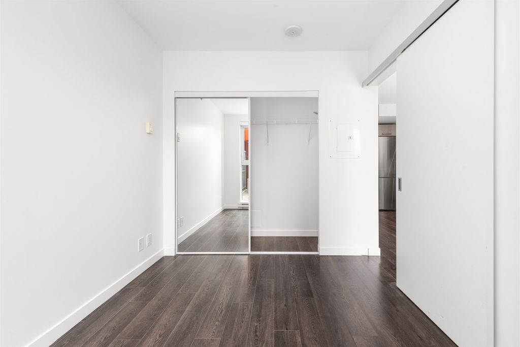 listing image 1105840570675920912