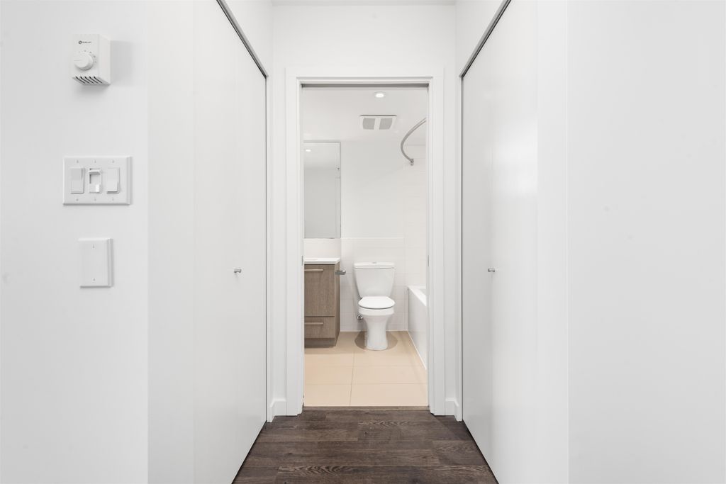 listing image 1105369312815795071