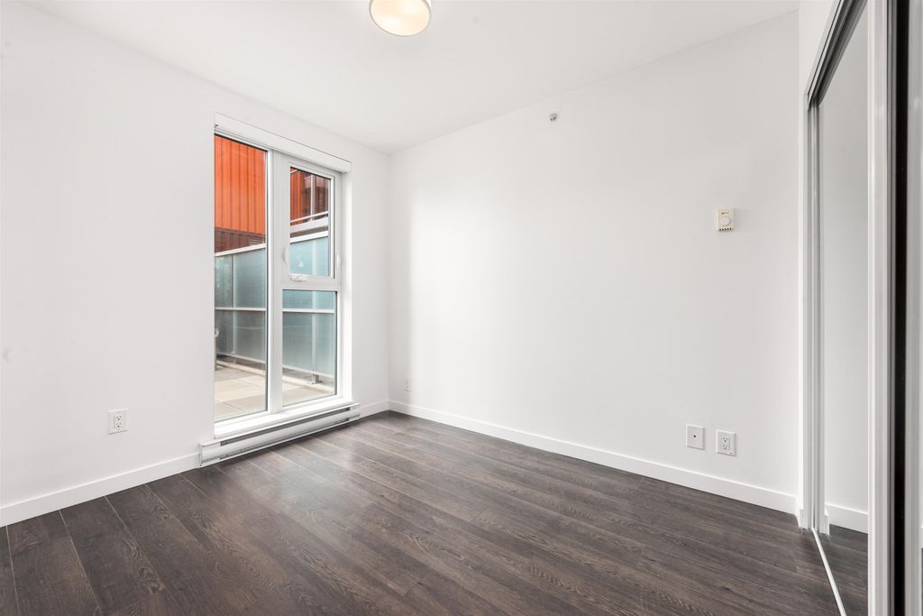 listing image 1104994612410666172