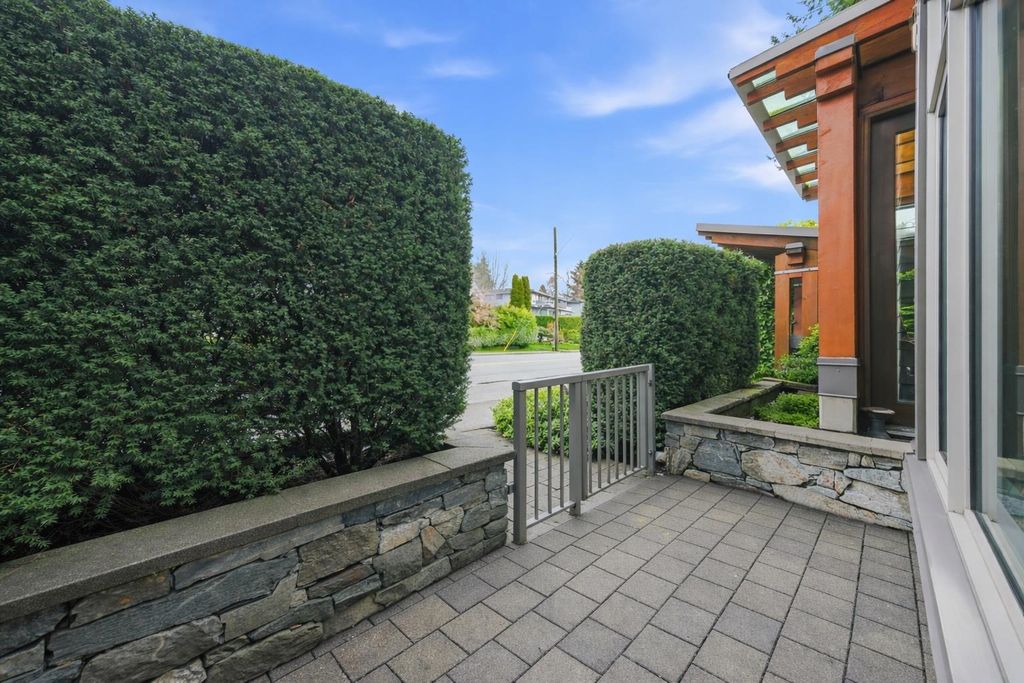 listing image 1100103356968362702