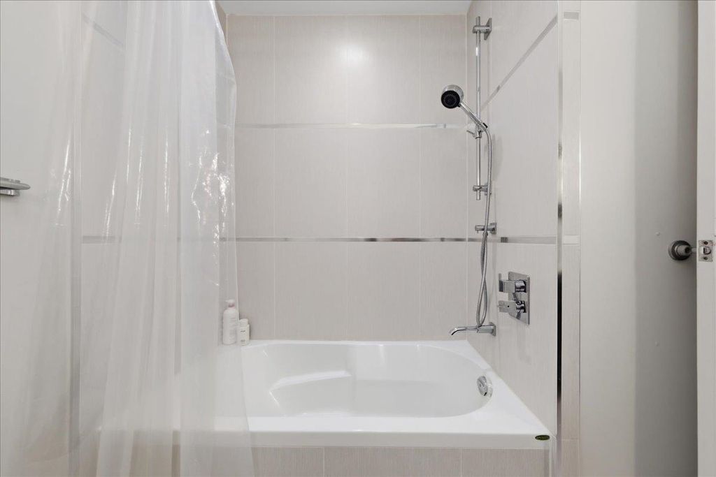 listing image 1109482584698395153