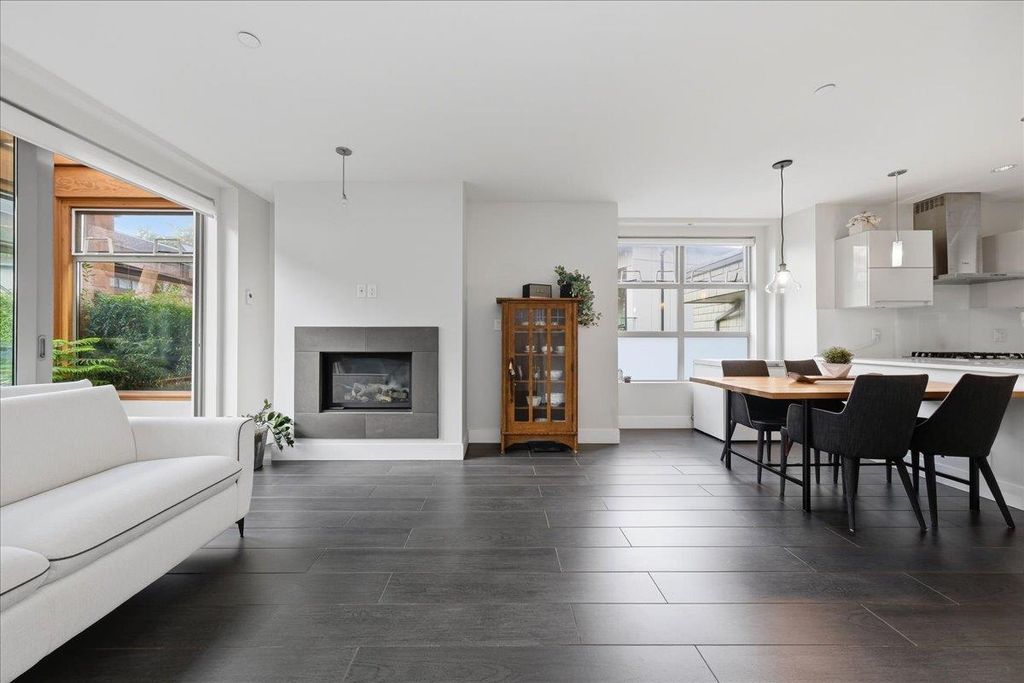 listing image 1103218377612434248