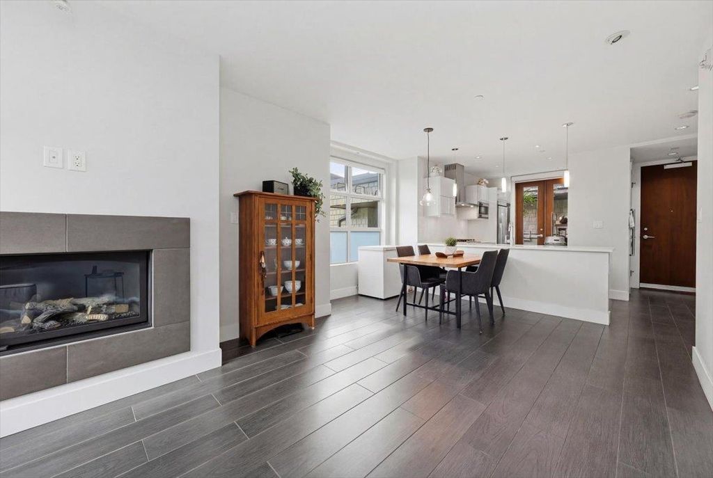 listing image 1103543630970111731