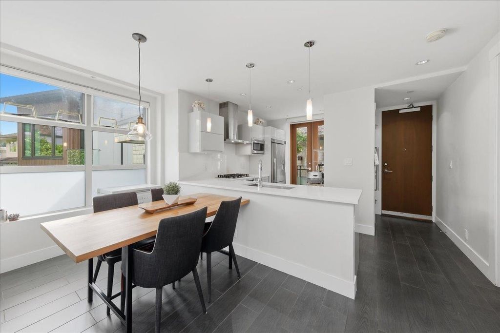 listing image 1104888168190248769