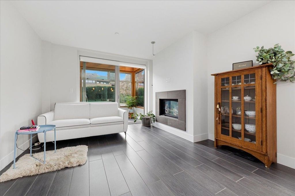 listing image 1101219106323394193