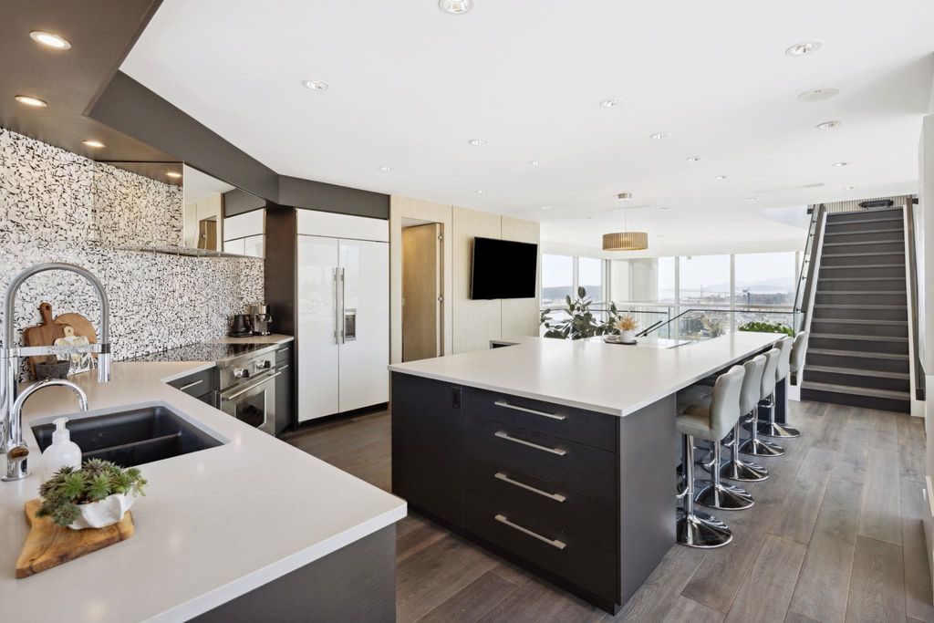 listing image 1102408034180310765