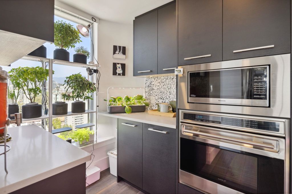 listing image 1106279595723939625
