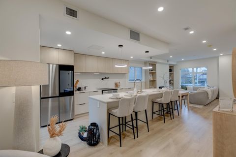 339 Keary Street 5 New Westminster BC V3L 3L2