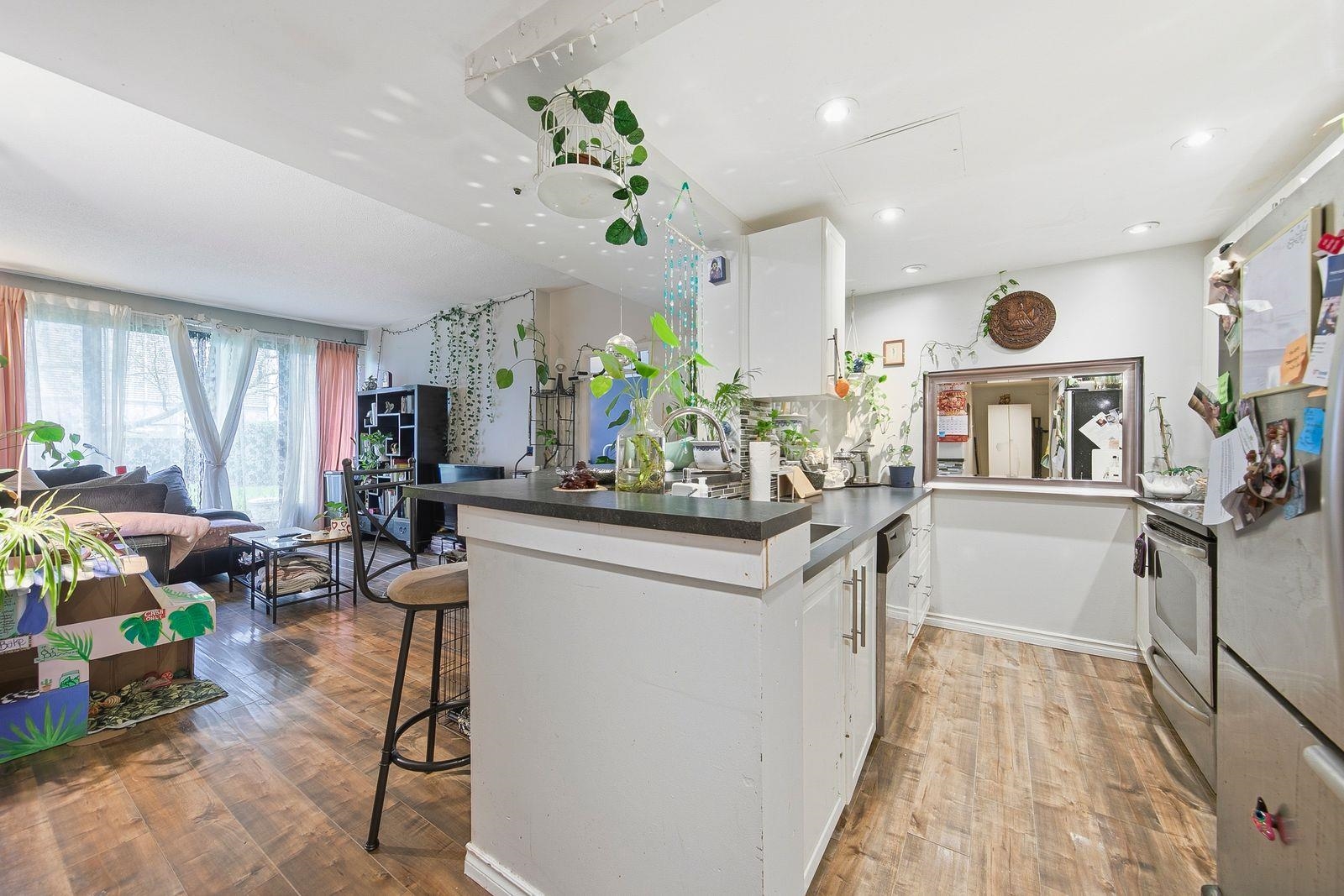 828 Agnes Street 101